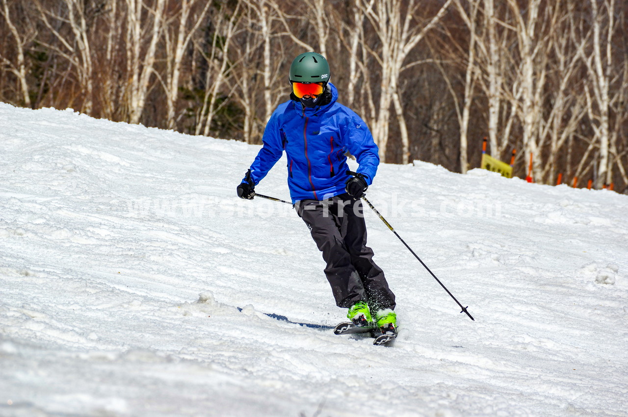 札幌国際スキー場 Mt.石井スポーツ ISHII SKI ACADEMY 校長・斉藤人之さんによる『斉藤塾』開講。本日のテーマは、「春雪！コブからスキーのたわみを楽しむ！！」(^^)v